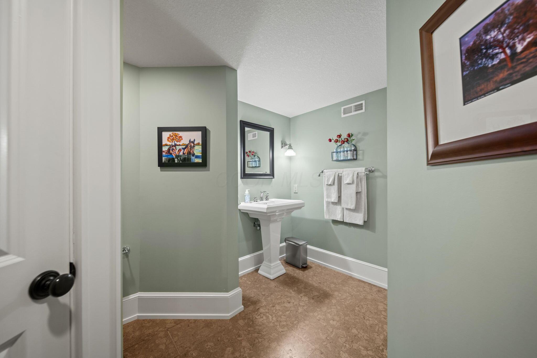 Alexandria, Ohio 43001, United States, 5 Bedrooms Bedrooms, ,11 BathroomsBathrooms,Residential,Contingent,111652