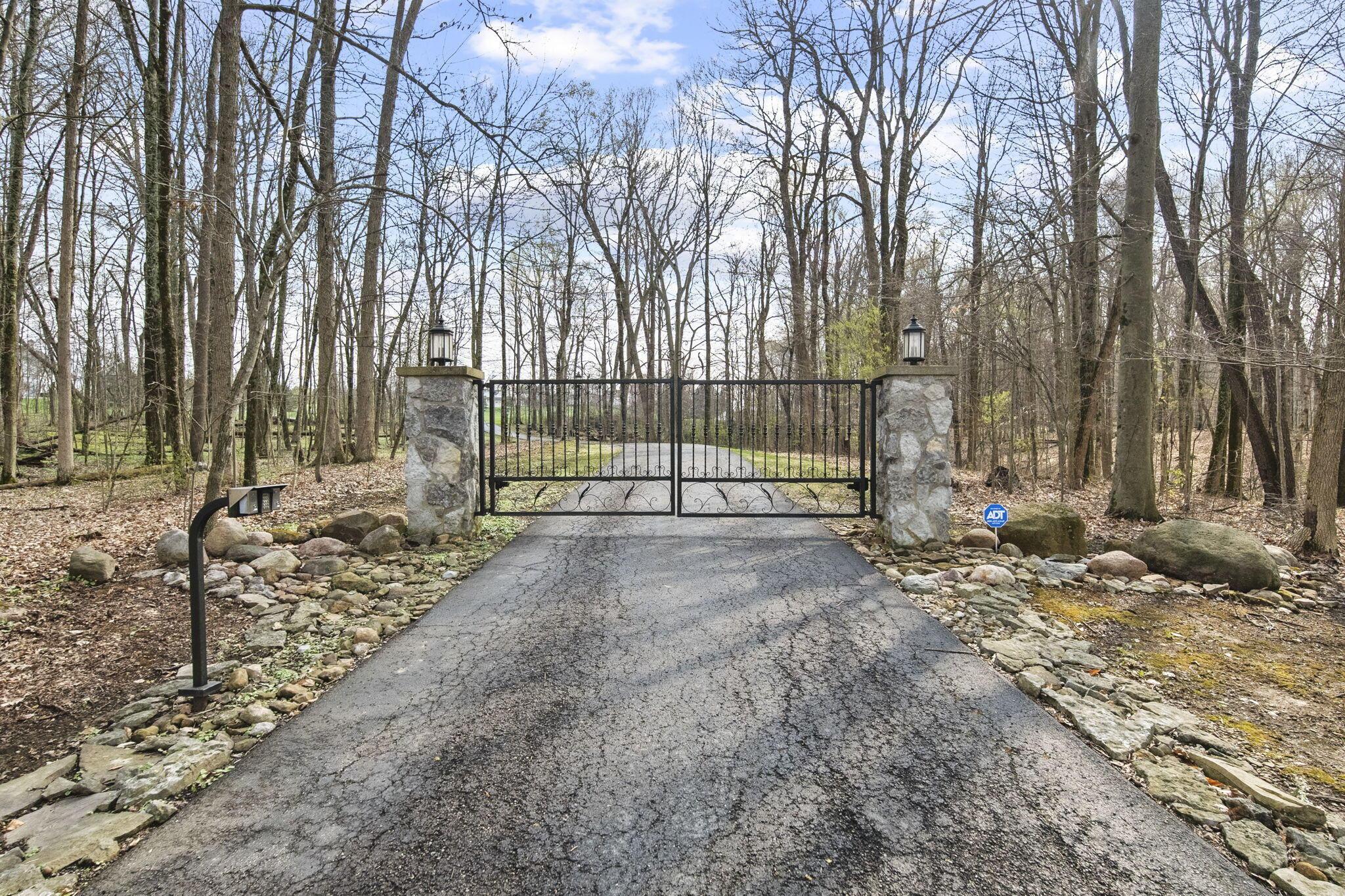 Alexandria, Ohio 43001, United States, 5 Bedrooms Bedrooms, ,11 BathroomsBathrooms,Residential,Contingent,111652