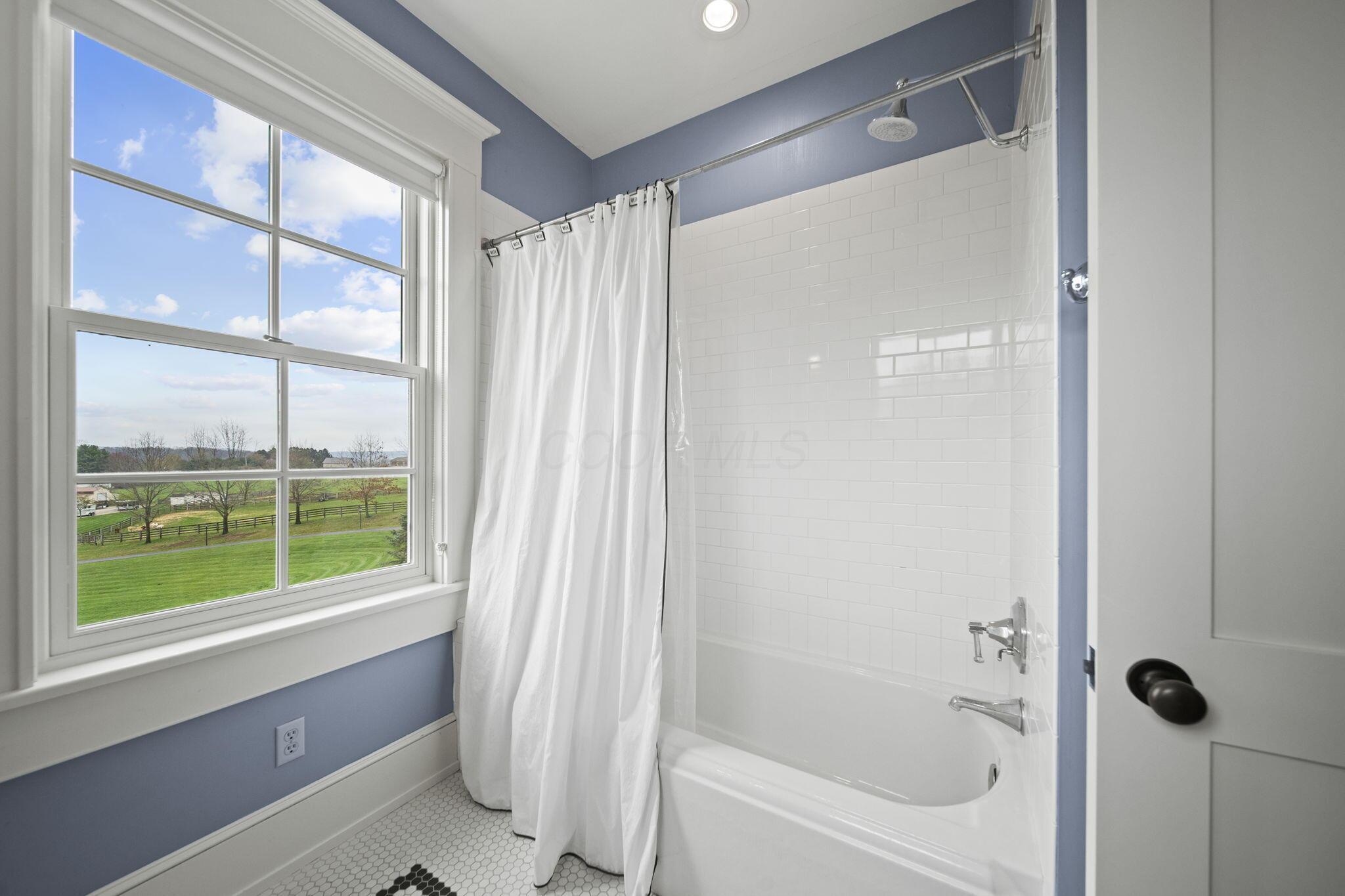 Alexandria, Ohio 43001, United States, 5 Bedrooms Bedrooms, ,11 BathroomsBathrooms,Residential,Contingent,111652