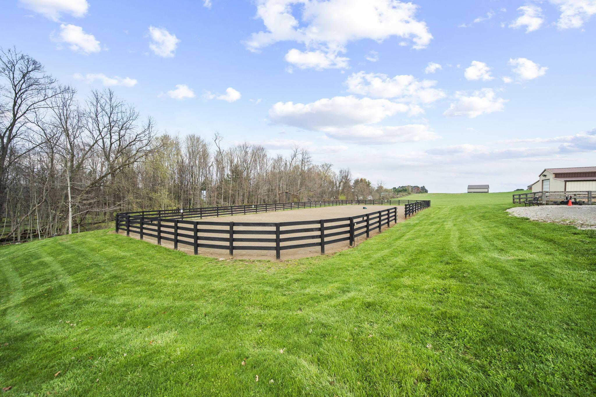 Alexandria, Ohio 43001, United States, 5 Bedrooms Bedrooms, ,11 BathroomsBathrooms,Residential,Contingent,111652