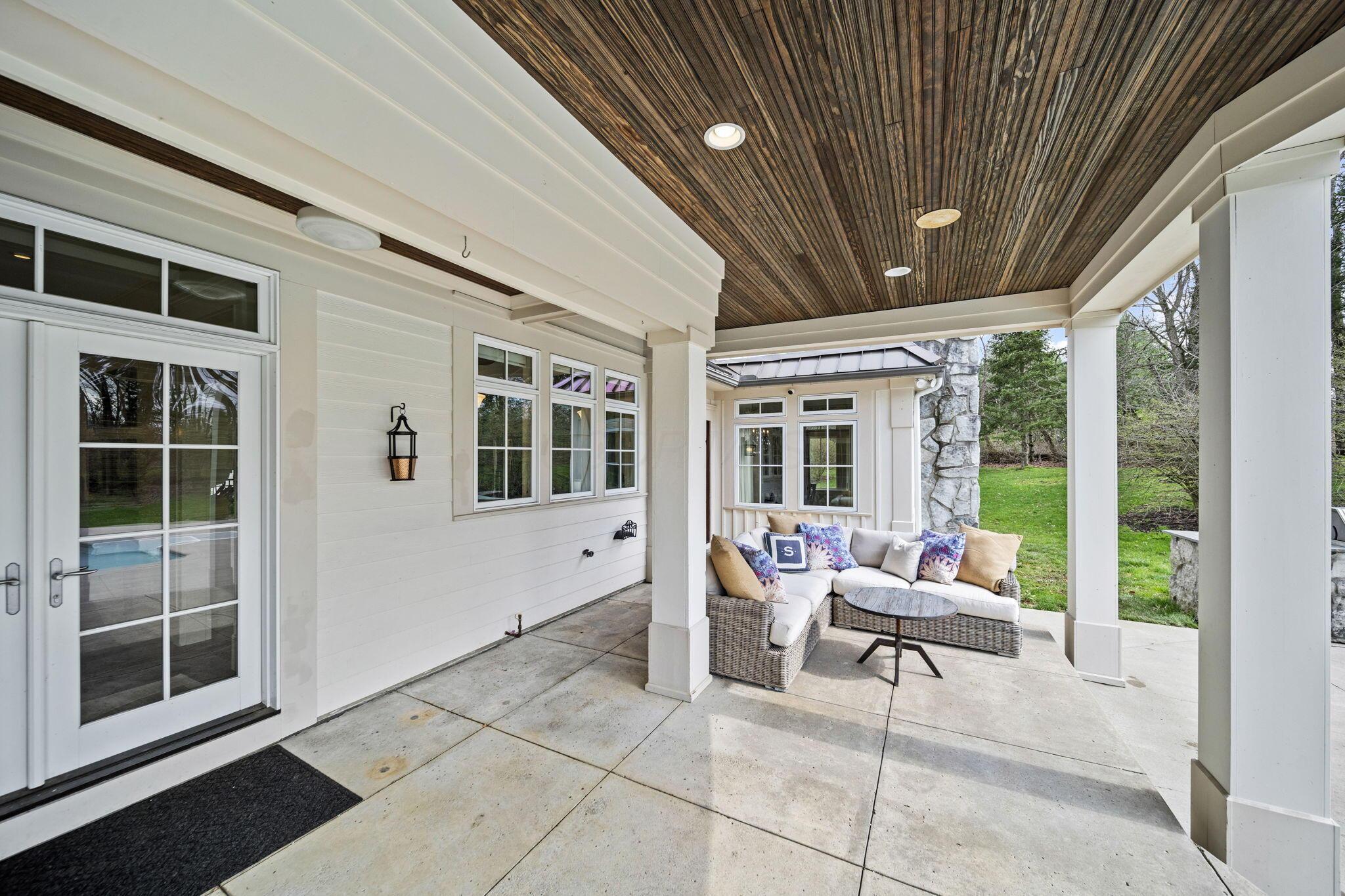 Alexandria, Ohio 43001, United States, 5 Bedrooms Bedrooms, ,11 BathroomsBathrooms,Residential,Contingent,111652