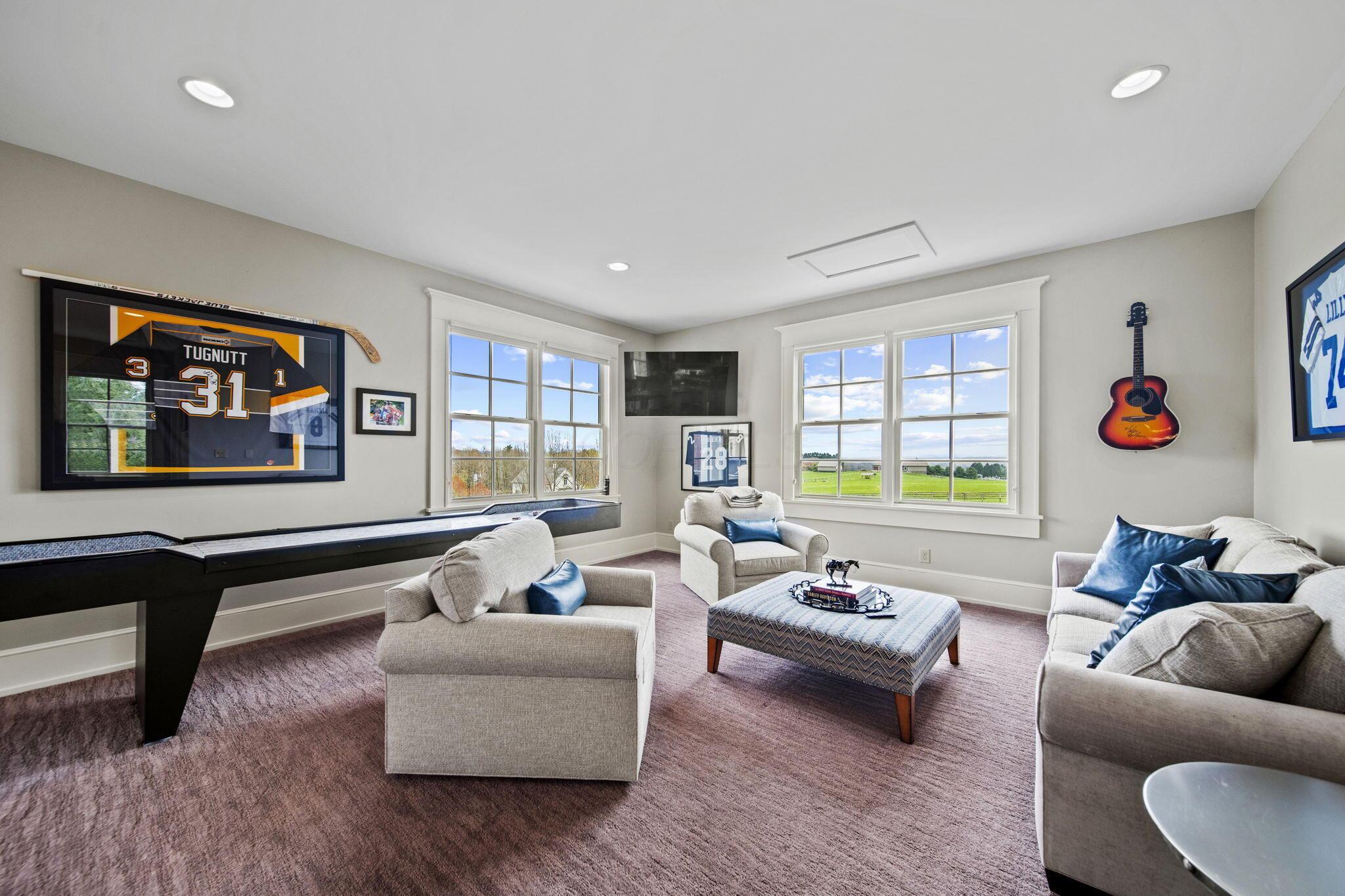 Alexandria, Ohio 43001, United States, 5 Bedrooms Bedrooms, ,11 BathroomsBathrooms,Residential,Contingent,111652