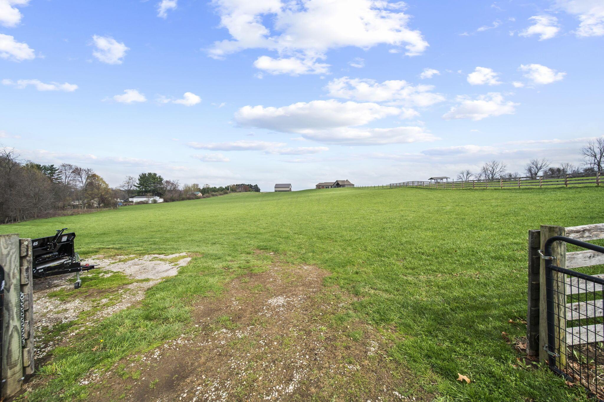 Alexandria, Ohio 43001, United States, 5 Bedrooms Bedrooms, ,11 BathroomsBathrooms,Residential,Contingent,111652