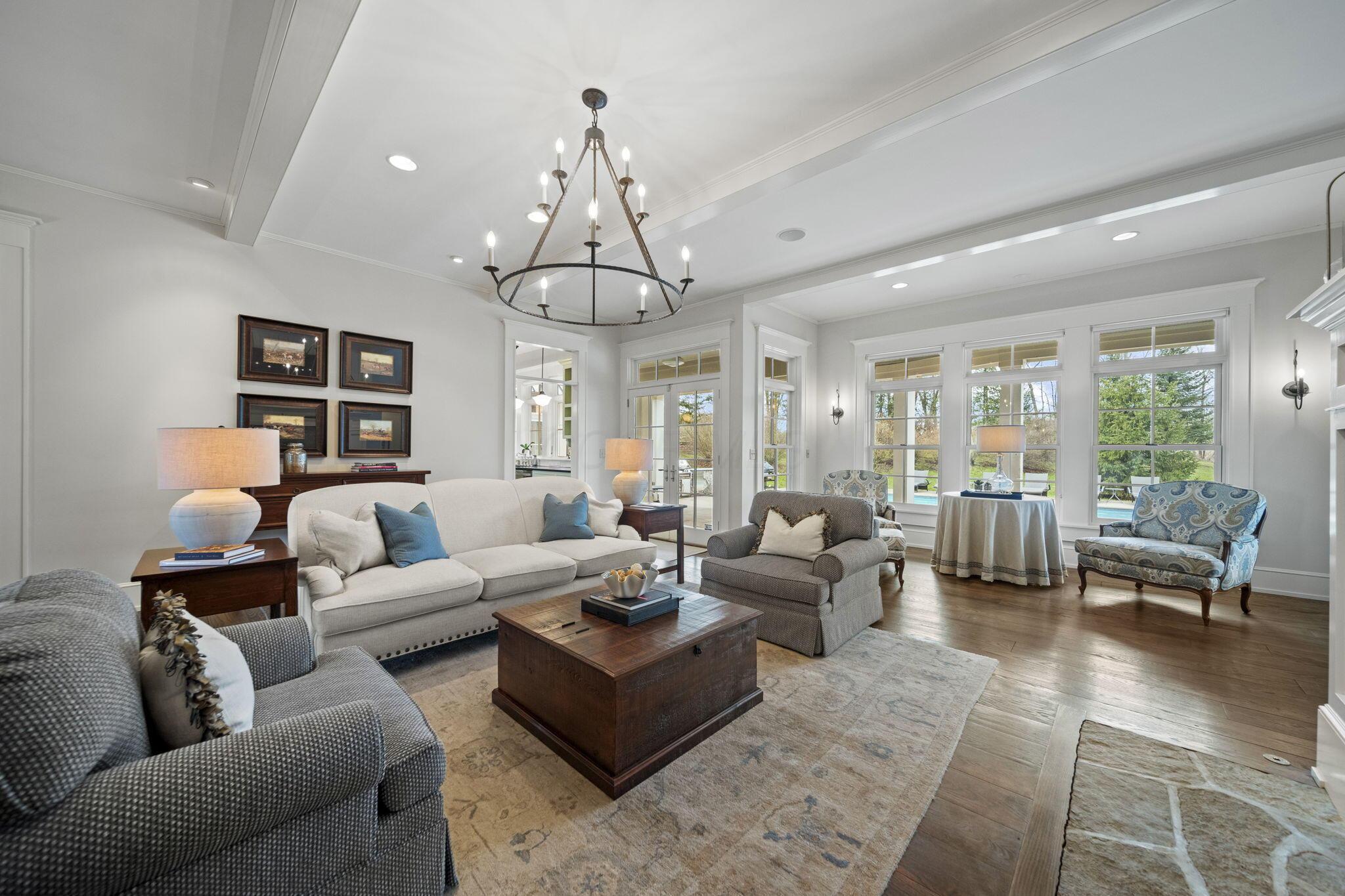 Alexandria, Ohio 43001, United States, 5 Bedrooms Bedrooms, ,11 BathroomsBathrooms,Residential,Contingent,111652