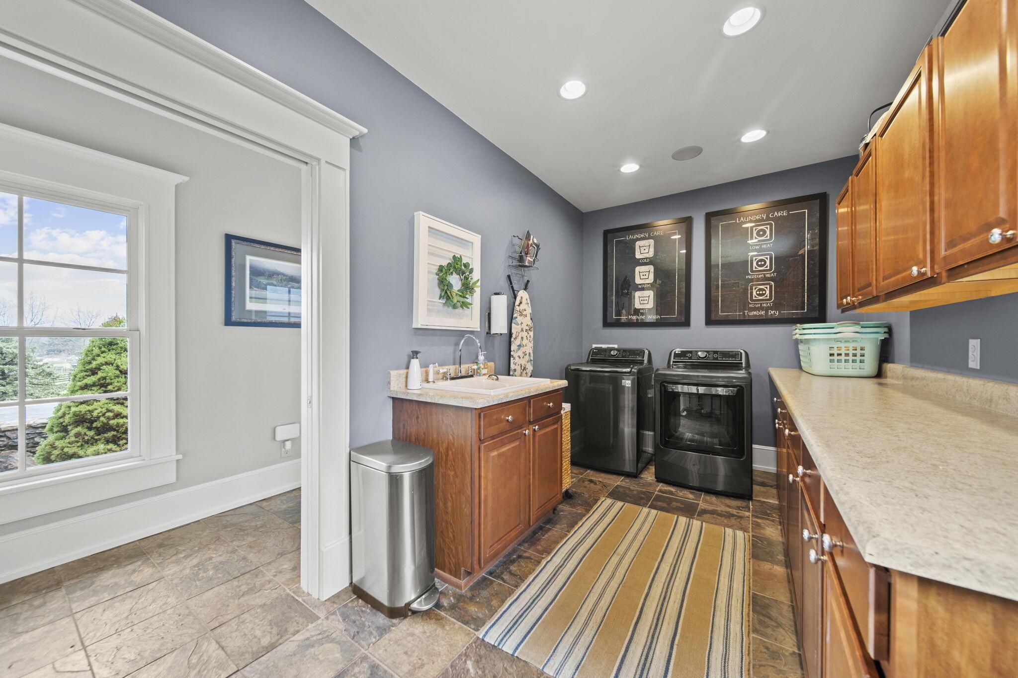 Alexandria, Ohio 43001, United States, 5 Bedrooms Bedrooms, ,11 BathroomsBathrooms,Residential,Contingent,111652