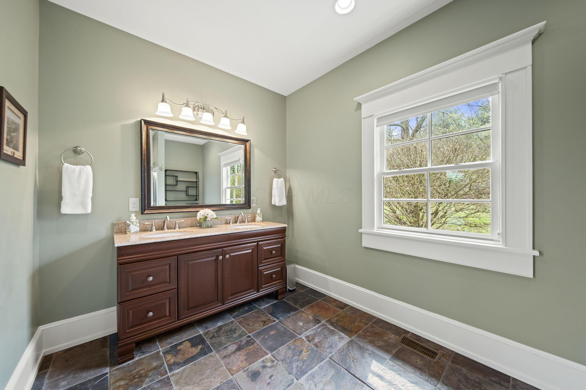 Alexandria, Ohio 43001, United States, 5 Bedrooms Bedrooms, ,11 BathroomsBathrooms,Residential,Contingent,111652