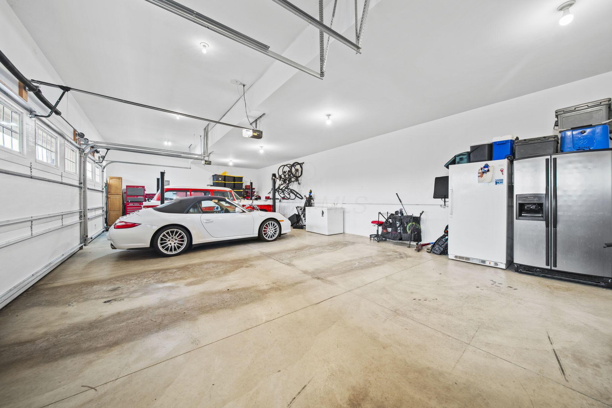 Alexandria, Ohio 43001, United States, 5 Bedrooms Bedrooms, ,11 BathroomsBathrooms,Residential,Contingent,111652