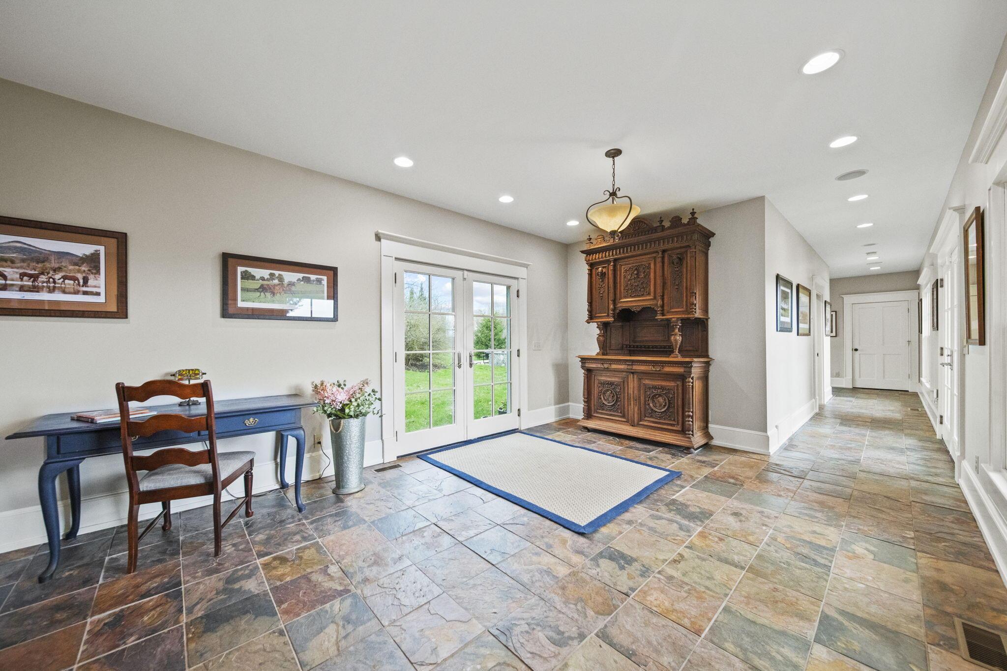 Alexandria, Ohio 43001, United States, 5 Bedrooms Bedrooms, ,11 BathroomsBathrooms,Residential,Contingent,111652