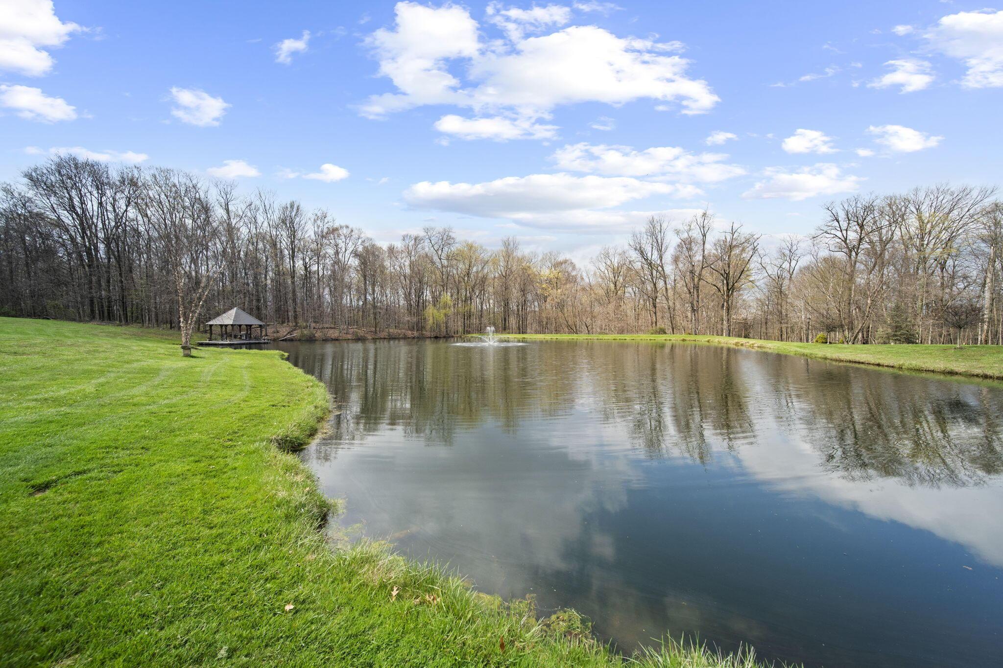 Alexandria, Ohio 43001, United States, 5 Bedrooms Bedrooms, ,11 BathroomsBathrooms,Residential,Contingent,111652