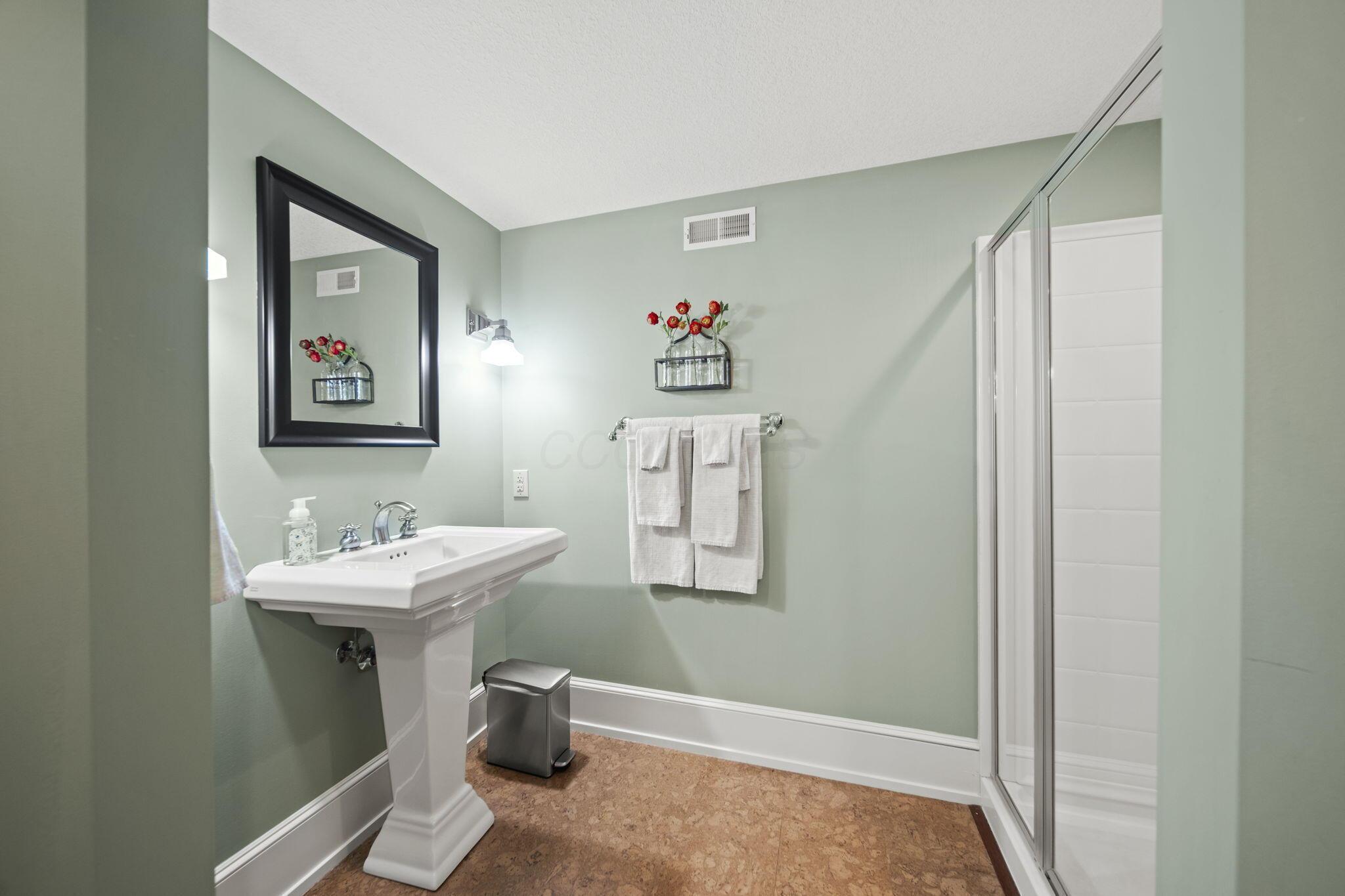 Alexandria, Ohio 43001, United States, 5 Bedrooms Bedrooms, ,11 BathroomsBathrooms,Residential,Contingent,111652