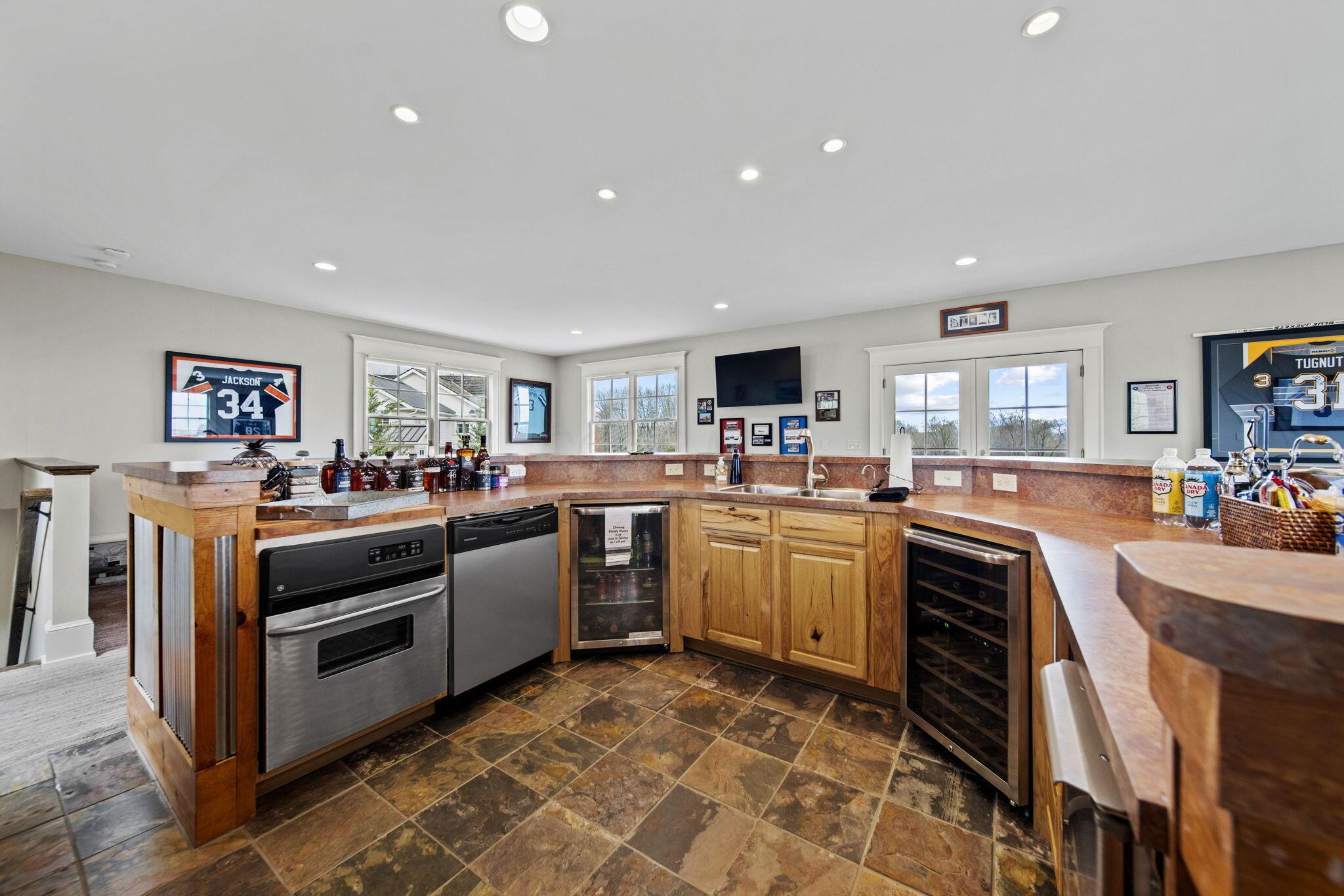 Alexandria, Ohio 43001, United States, 5 Bedrooms Bedrooms, ,11 BathroomsBathrooms,Residential,Contingent,111652