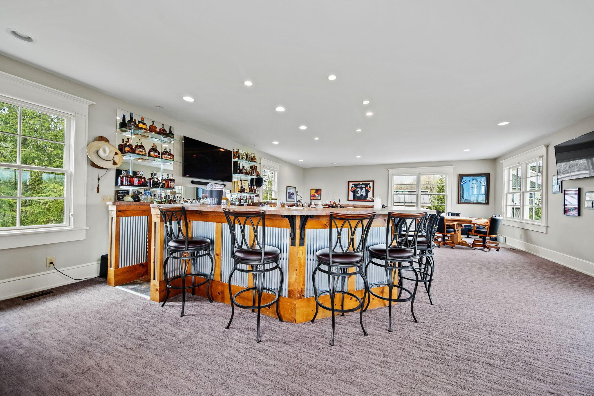 Alexandria, Ohio 43001, United States, 5 Bedrooms Bedrooms, ,11 BathroomsBathrooms,Residential,Contingent,111652