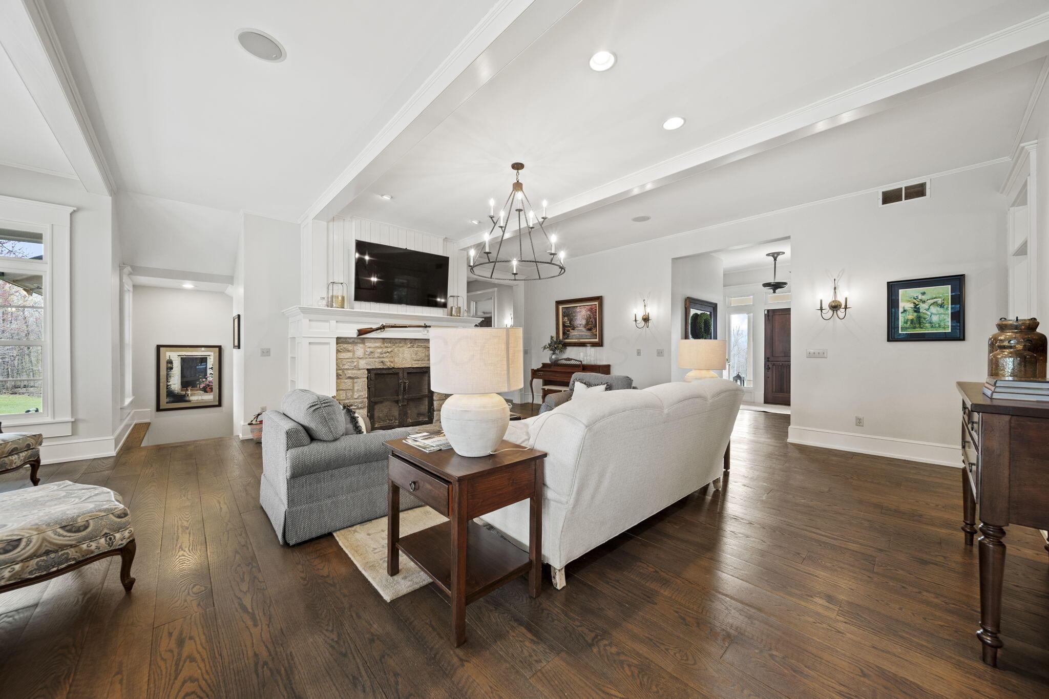 Alexandria, Ohio 43001, United States, 5 Bedrooms Bedrooms, ,11 BathroomsBathrooms,Residential,Contingent,111652