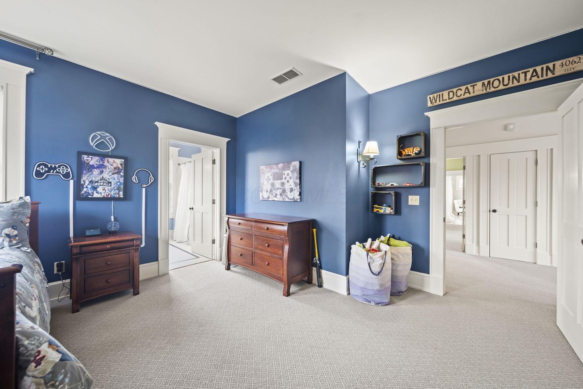 Alexandria, Ohio 43001, United States, 5 Bedrooms Bedrooms, ,11 BathroomsBathrooms,Residential,Contingent,111652