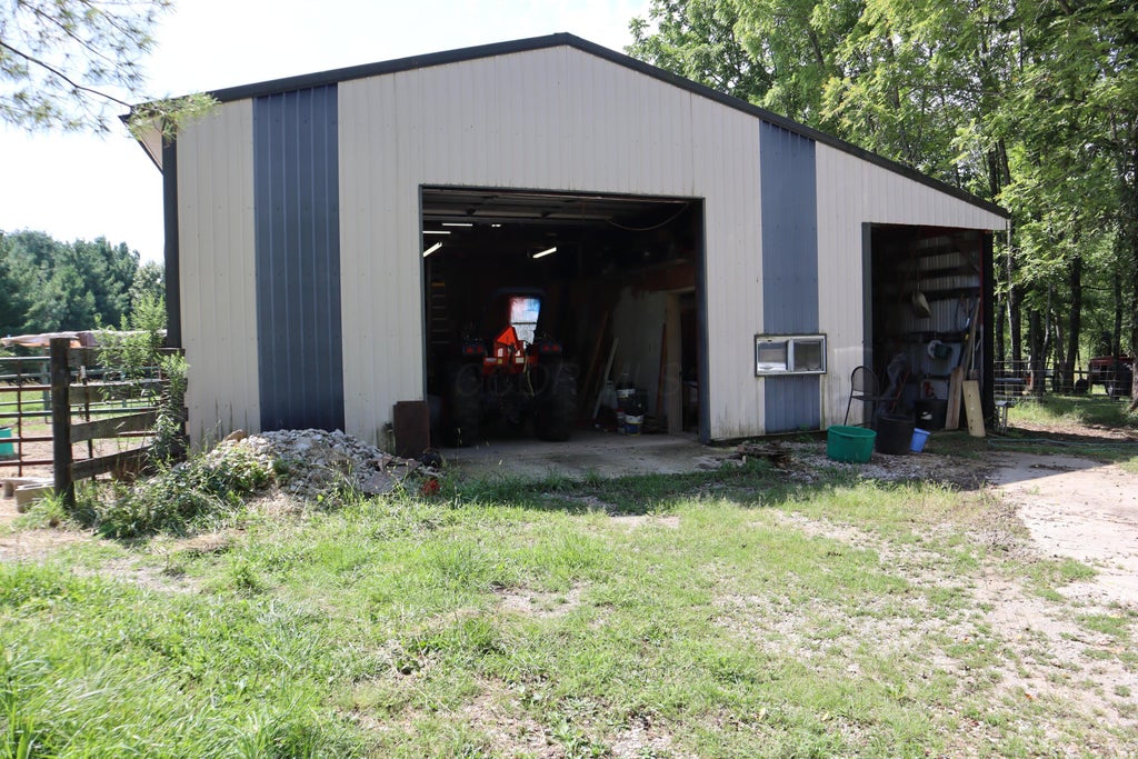 Photo of 931 Flakes Ford Road SW, Washington Court House, OH 43160 (MLS # 226037305)