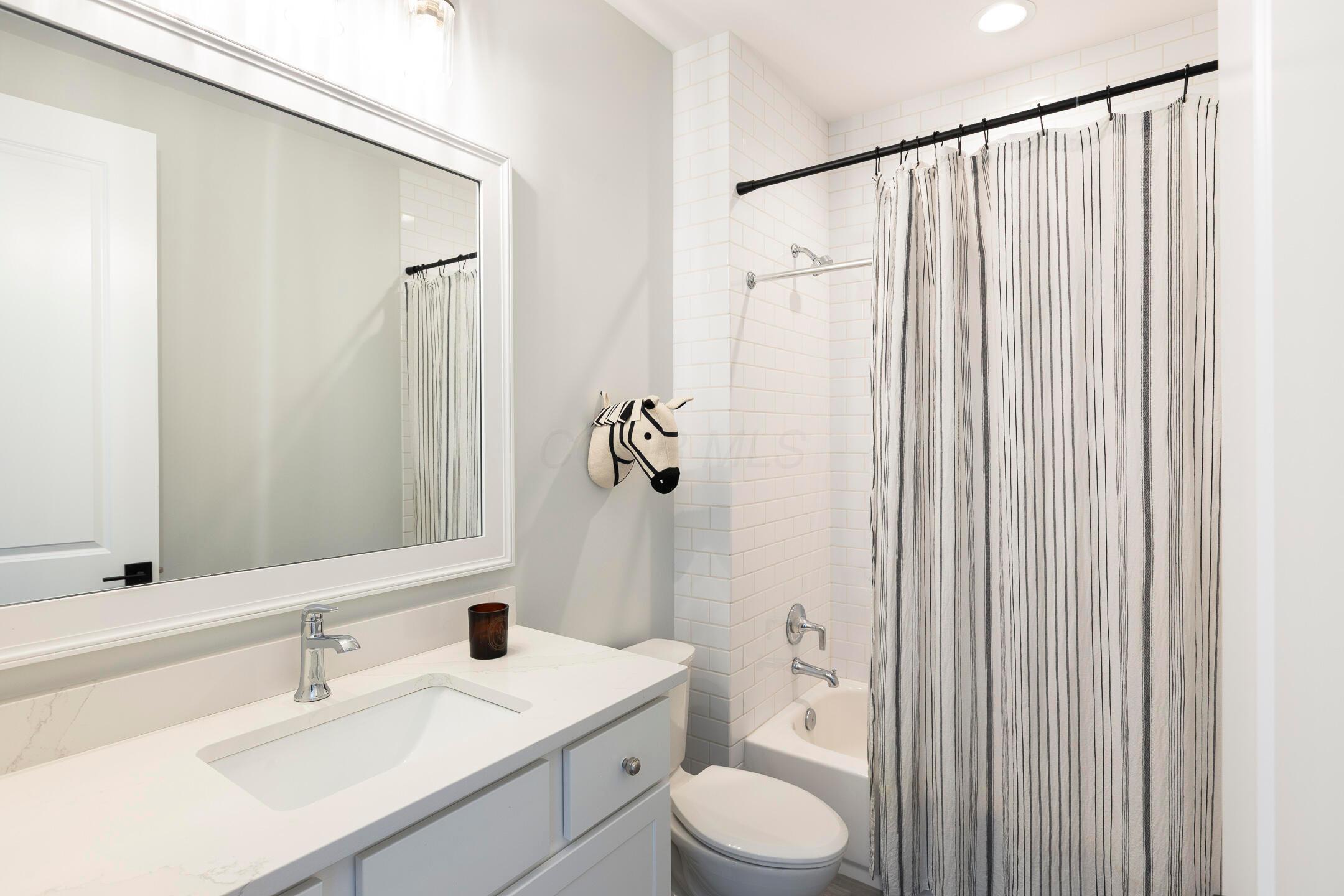 7018 Hanbys Loop, New Albany, Ohio image 39
