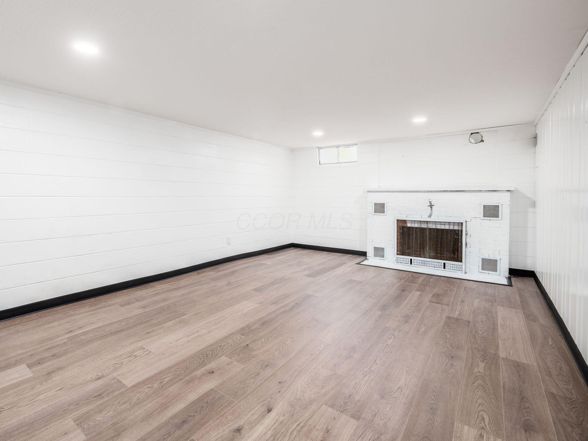 525 S High Street, Urbana, Ohio image 32