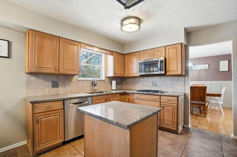 Tiny photo for 140 Greenglade Avenue, Worthington, OH 43085 (MLS # 225044951)