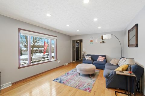 Tiny photo for 140 Greenglade Avenue, Worthington, OH 43085 (MLS # 225044951)