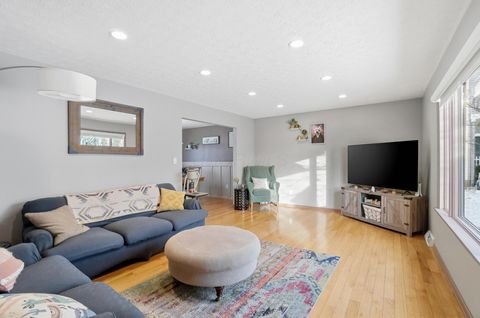 Tiny photo for 140 Greenglade Avenue, Worthington, OH 43085 (MLS # 225044951)