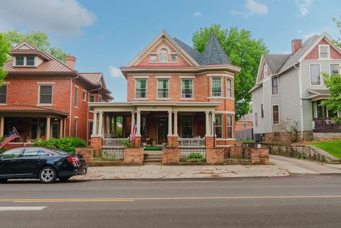 Photo of 176 W Water Street, Chillicothe, OH 45601 (MLS # 226014612)