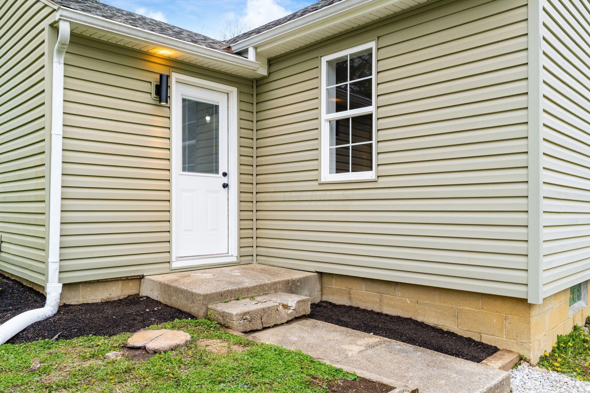 932 Montgomery Road NE