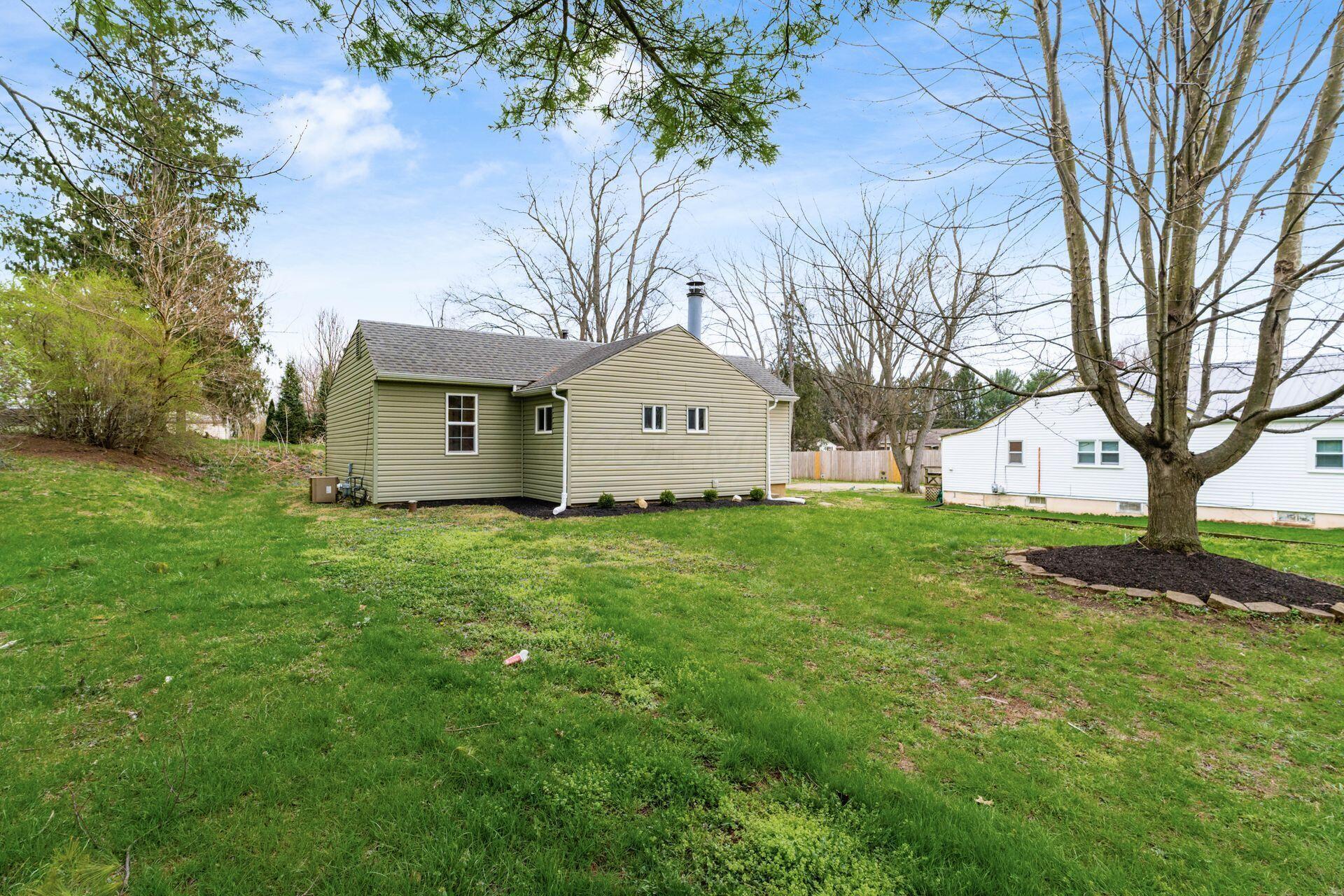 932 Montgomery Road NE