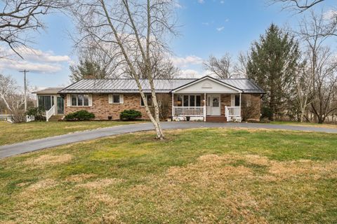 Photo of 7173 Refugee Road SW, Pataskala, OH 43062 (MLS # 225046275)