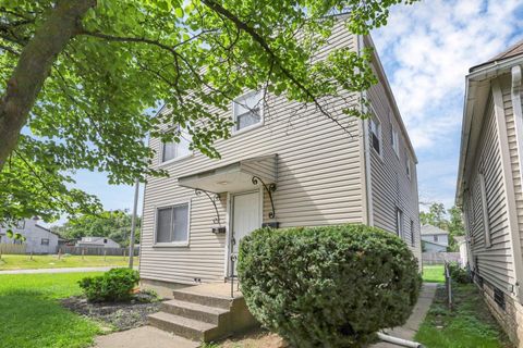 Photo of 2822-2824 E 5th Avenue, Columbus, OH 43219 (MLS # 225041955)
