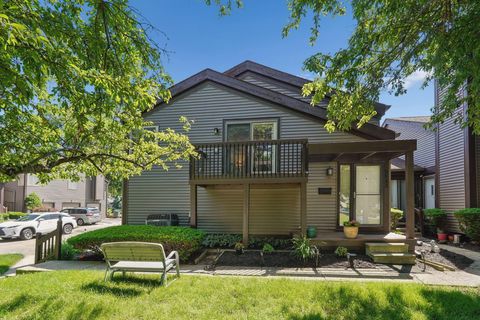 Photo of 5643 Blendon Place Drive 78B #78B, Columbus, OH 43230 (MLS # 226019400)