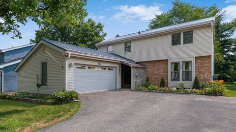 Photo of 786 Hedley Place, Gahanna, OH 43230 (MLS # 226026677)