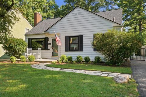 Photo of 308 E Beaumont Road, Columbus, OH 43214 (MLS # 226027248)