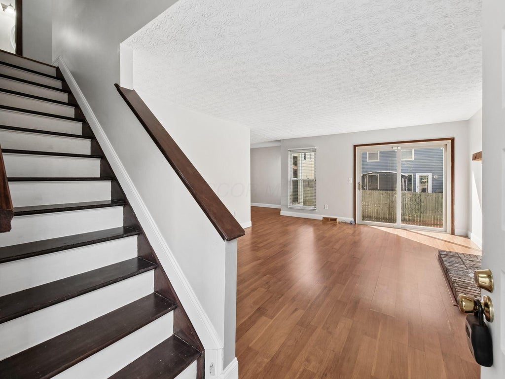 Photo of 365 Halsbury Circle, Columbus, OH 43230 (MLS # 226037352)