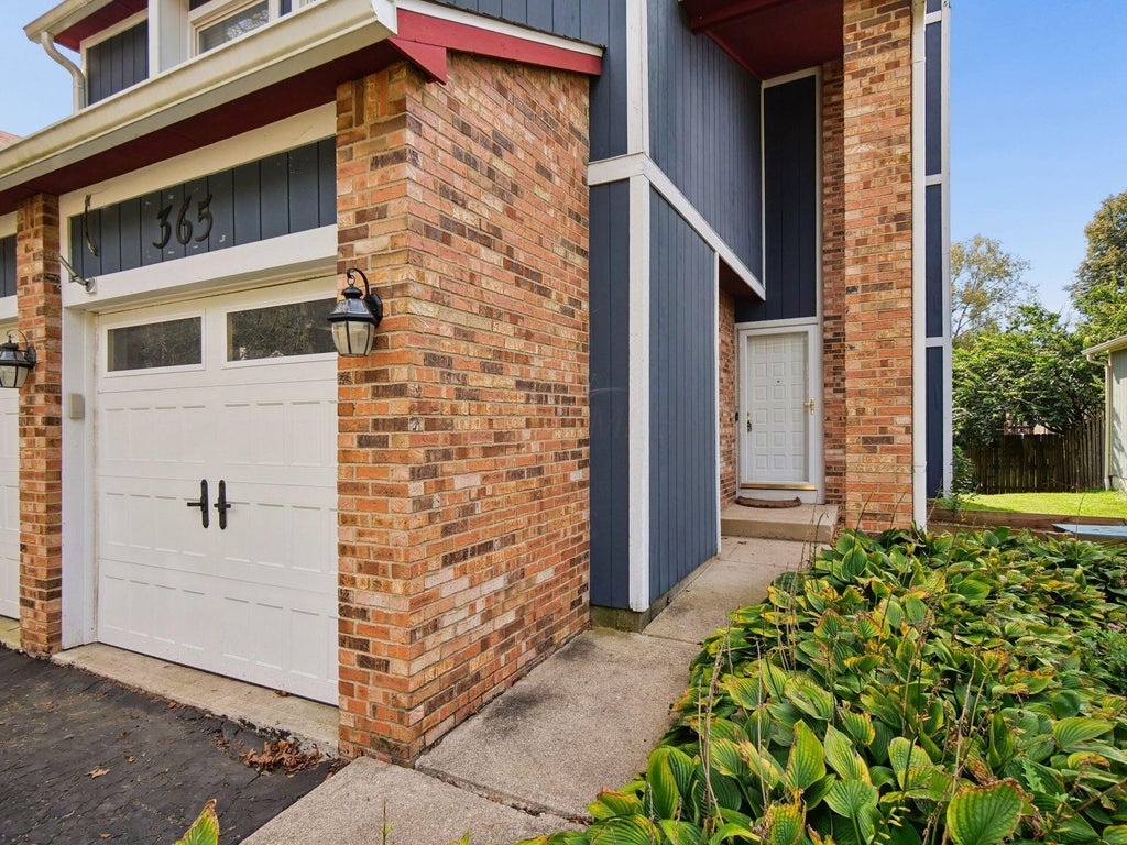 Photo of 365 Halsbury Circle, Columbus, OH 43230 (MLS # 226037352)
