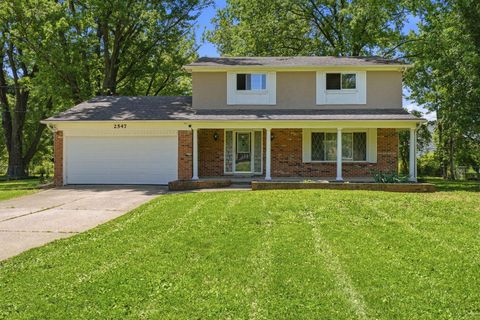 Photo of 2547 Mccutcheon Road, Columbus, OH 43219 (MLS # 226023549)