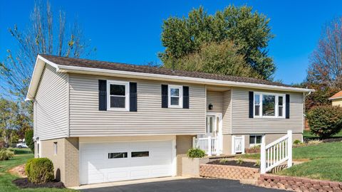 Photo of 3845 Dresden Road, Zanesville, OH 43701 (MLS # 225038376)