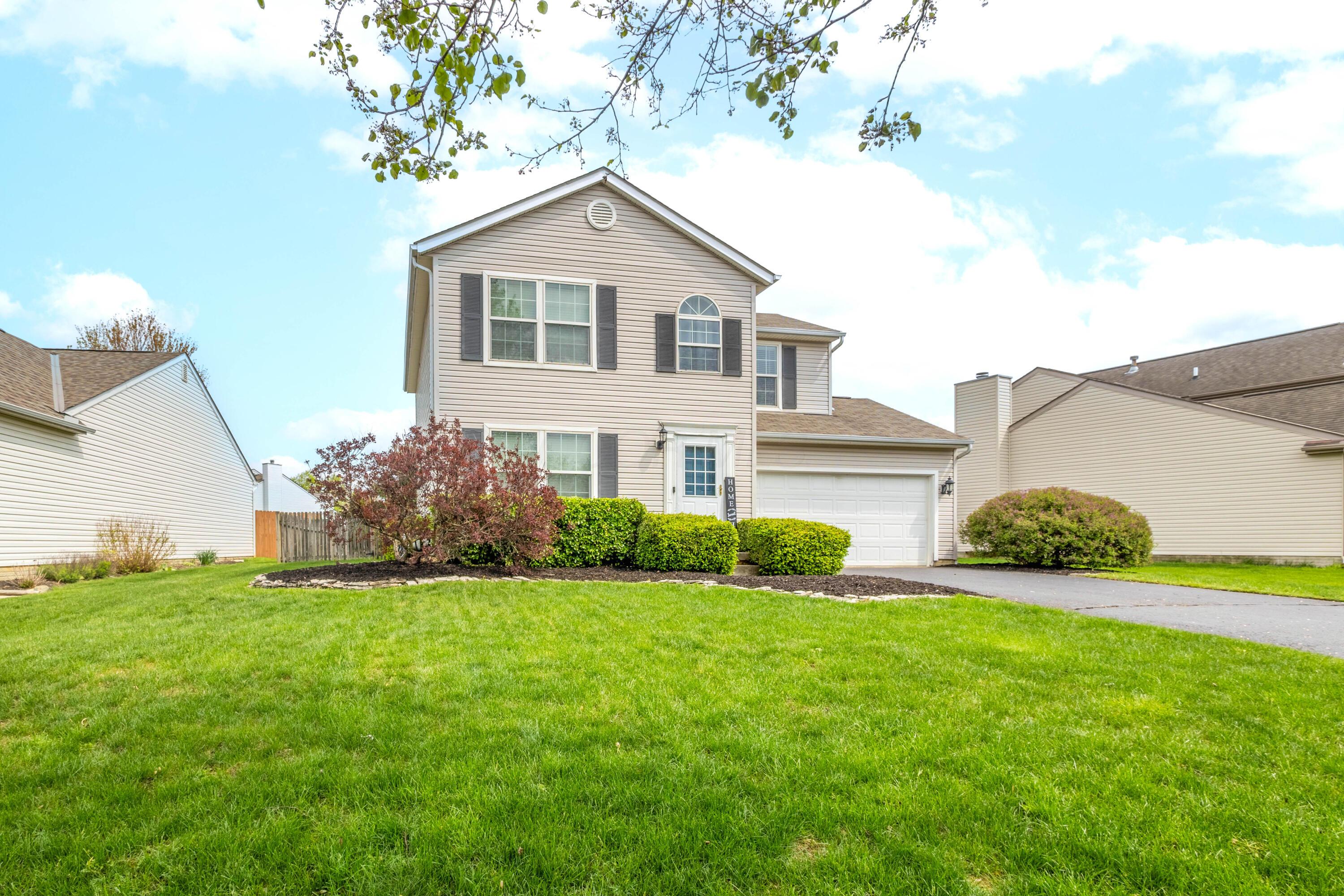 755 Woodington Drive, Pataskala, Ohio image 2