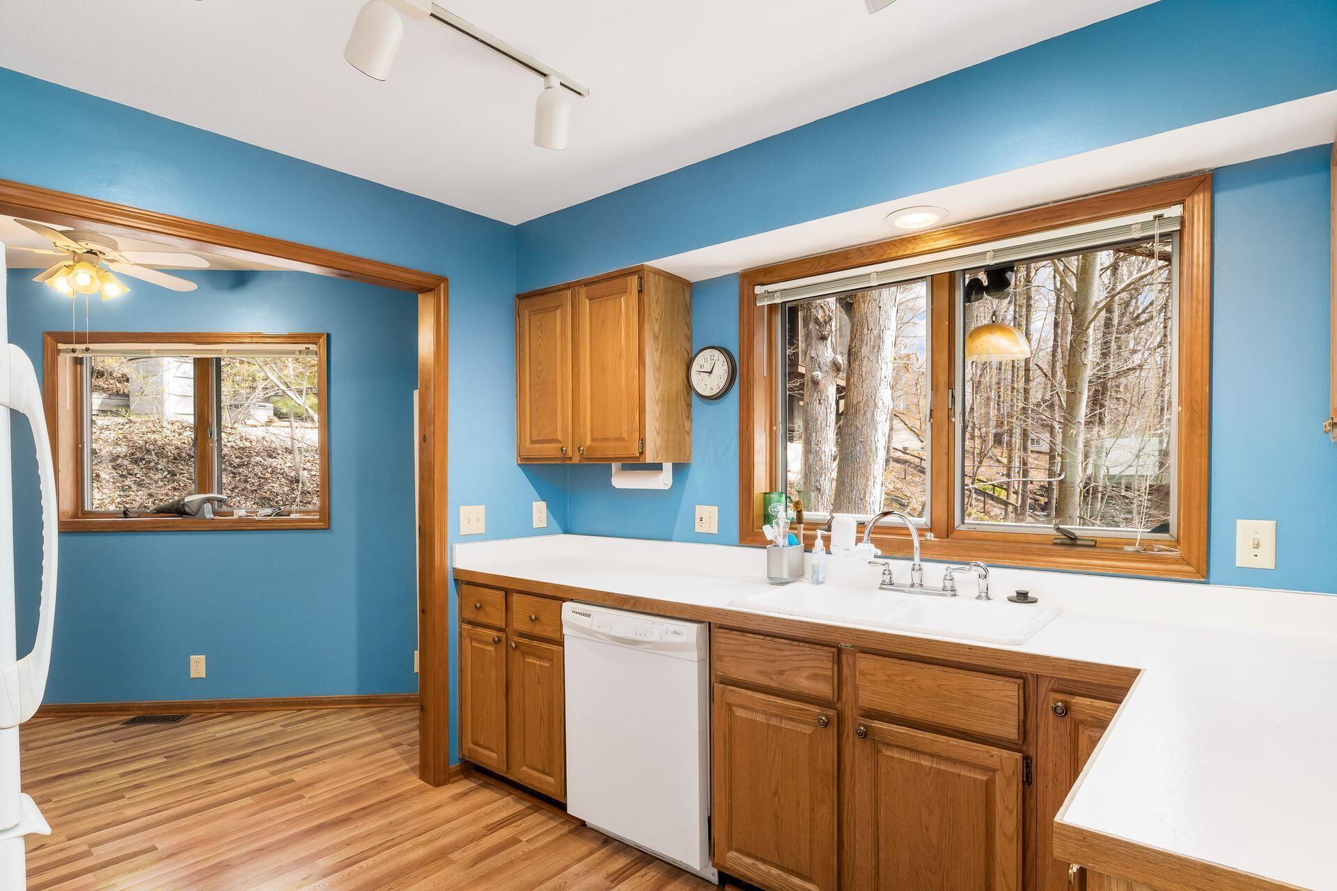 1009 Taos Lane, Sugar Grove, Ohio image 15