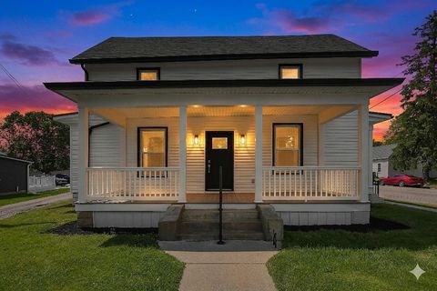 Photo of 485 N Pickaway Street, Circleville, OH 43113 (MLS # 226015431)
