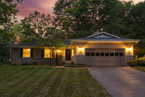 Tiny photo for 4375 Castleton Road, Upper Arlington, OH 43220 (MLS # 226029178)
