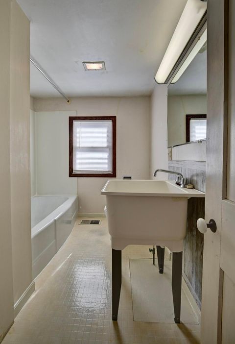 Tiny photo for 6040 Pinecrest Drive, Zanesville, OH 43701 (MLS # 226007009)