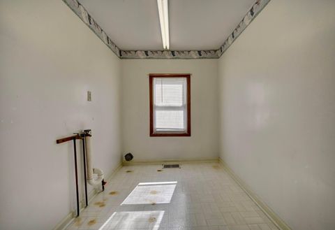 Tiny photo for 6040 Pinecrest Drive, Zanesville, OH 43701 (MLS # 226007009)