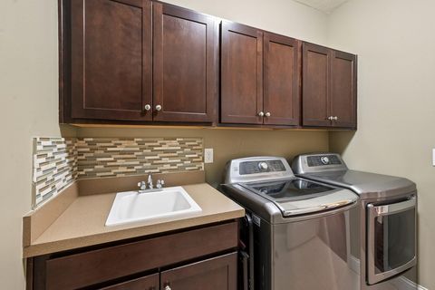 Tiny photo for 727 Regency Bend, Delaware, OH 43015 (MLS # 226028110)