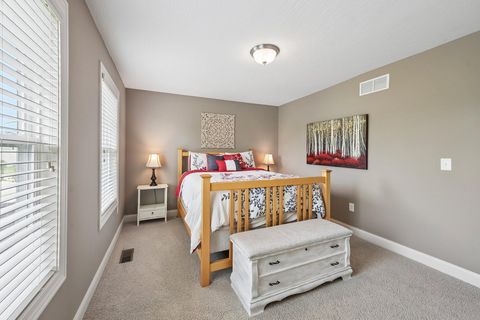 Tiny photo for 727 Regency Bend, Delaware, OH 43015 (MLS # 226028110)