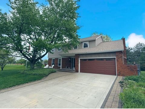Photo of 6988 Eastview Drive, Worthington, OH 43085 (MLS # 226014736)