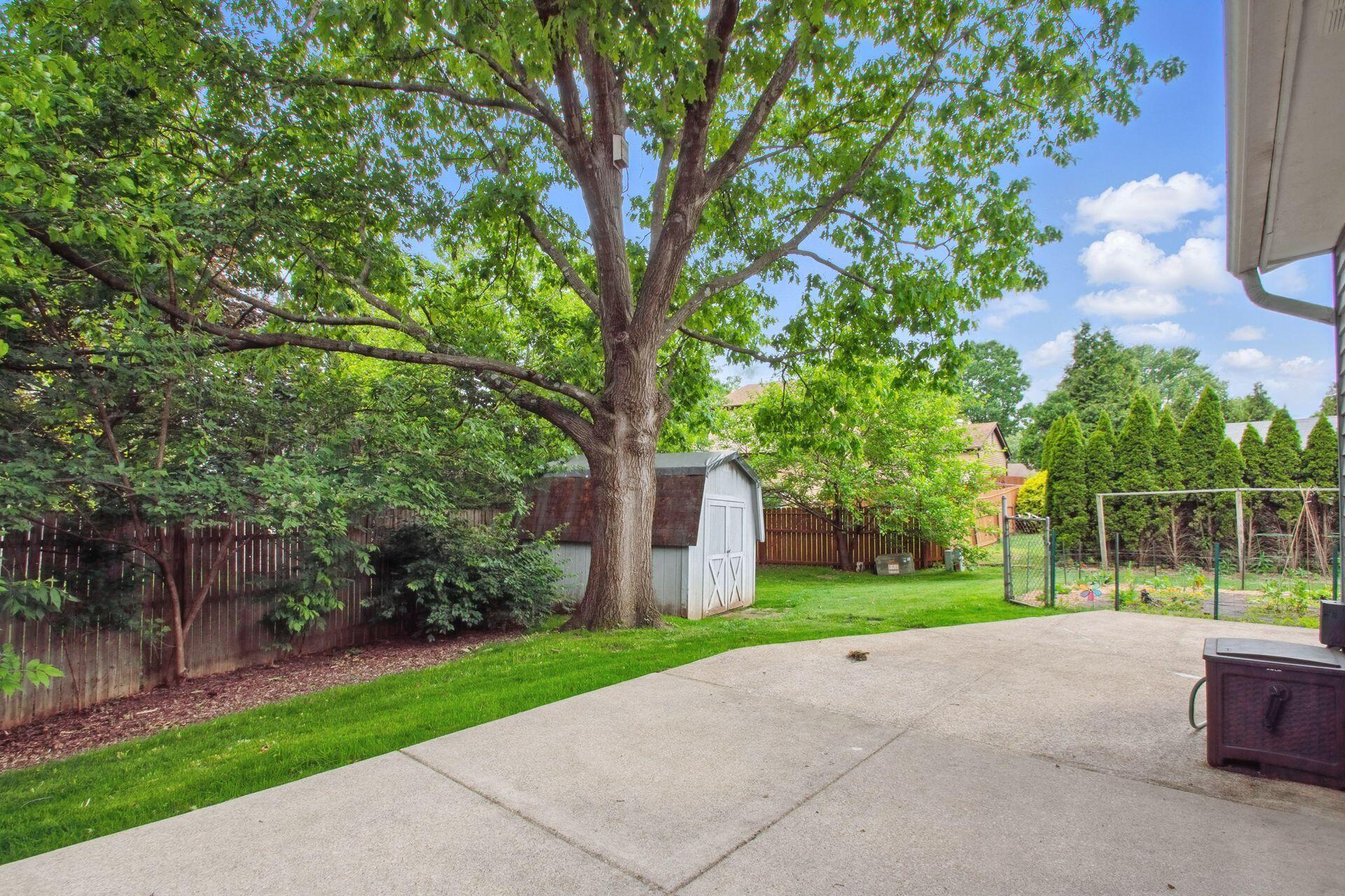 1883 Hamrock Drive, Powell, Ohio image 31