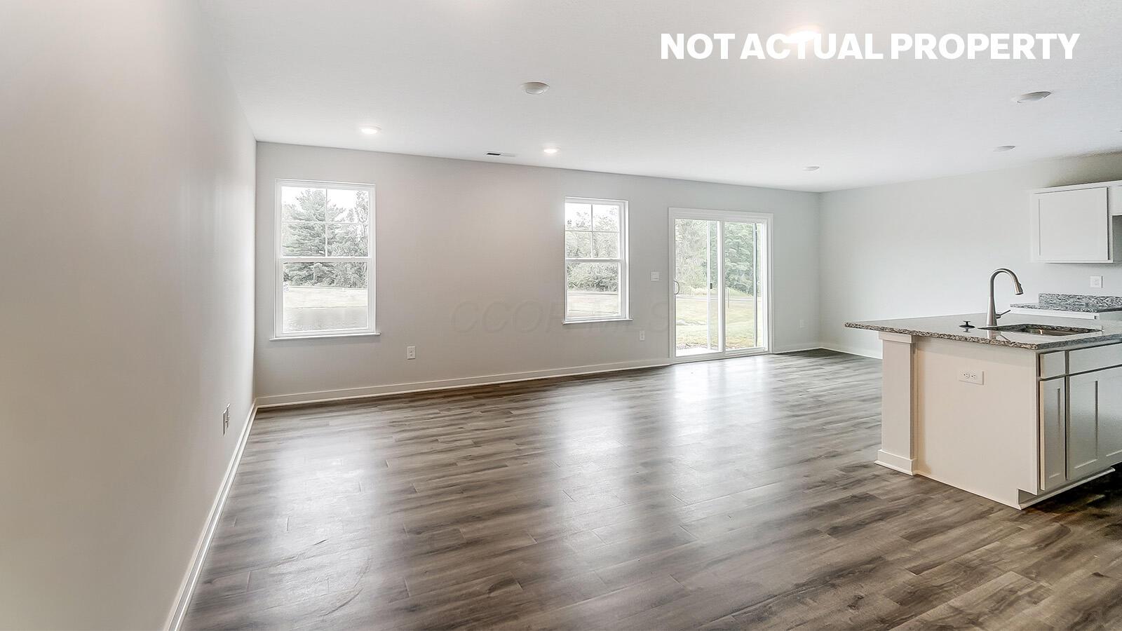 2220 Overlook Way, Newark, Ohio image 4