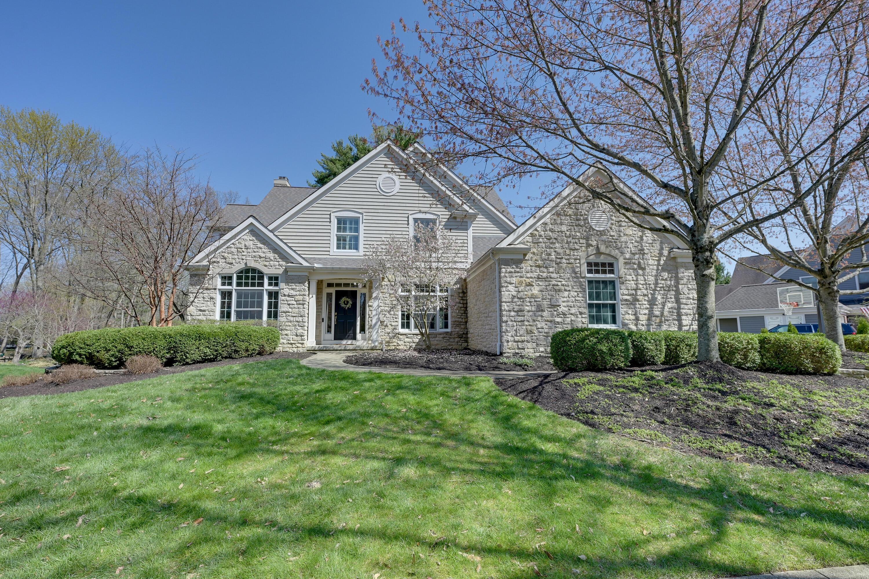 126 Cressingham Lane, Powell, Ohio image 2