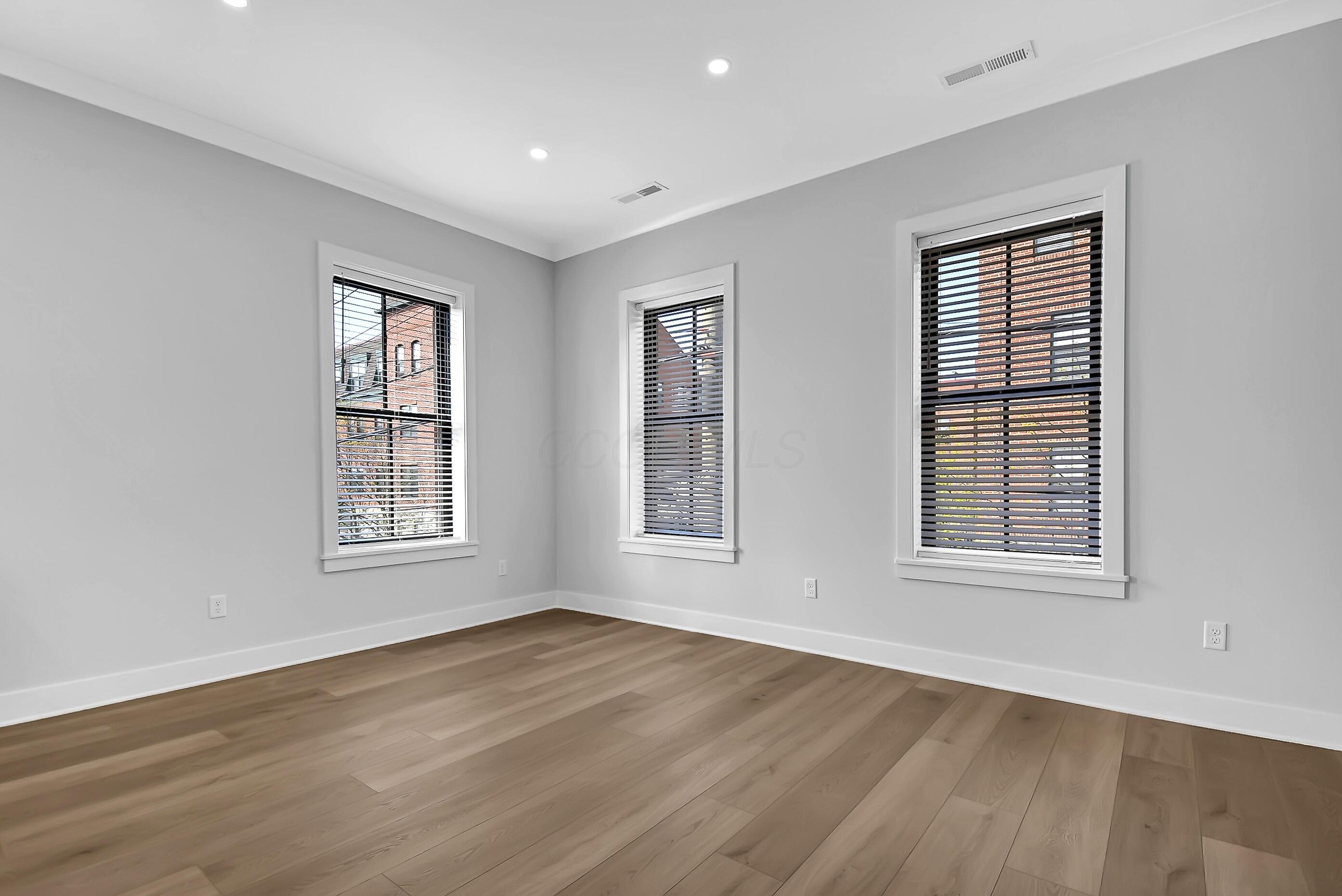 88 W Frankfort Street