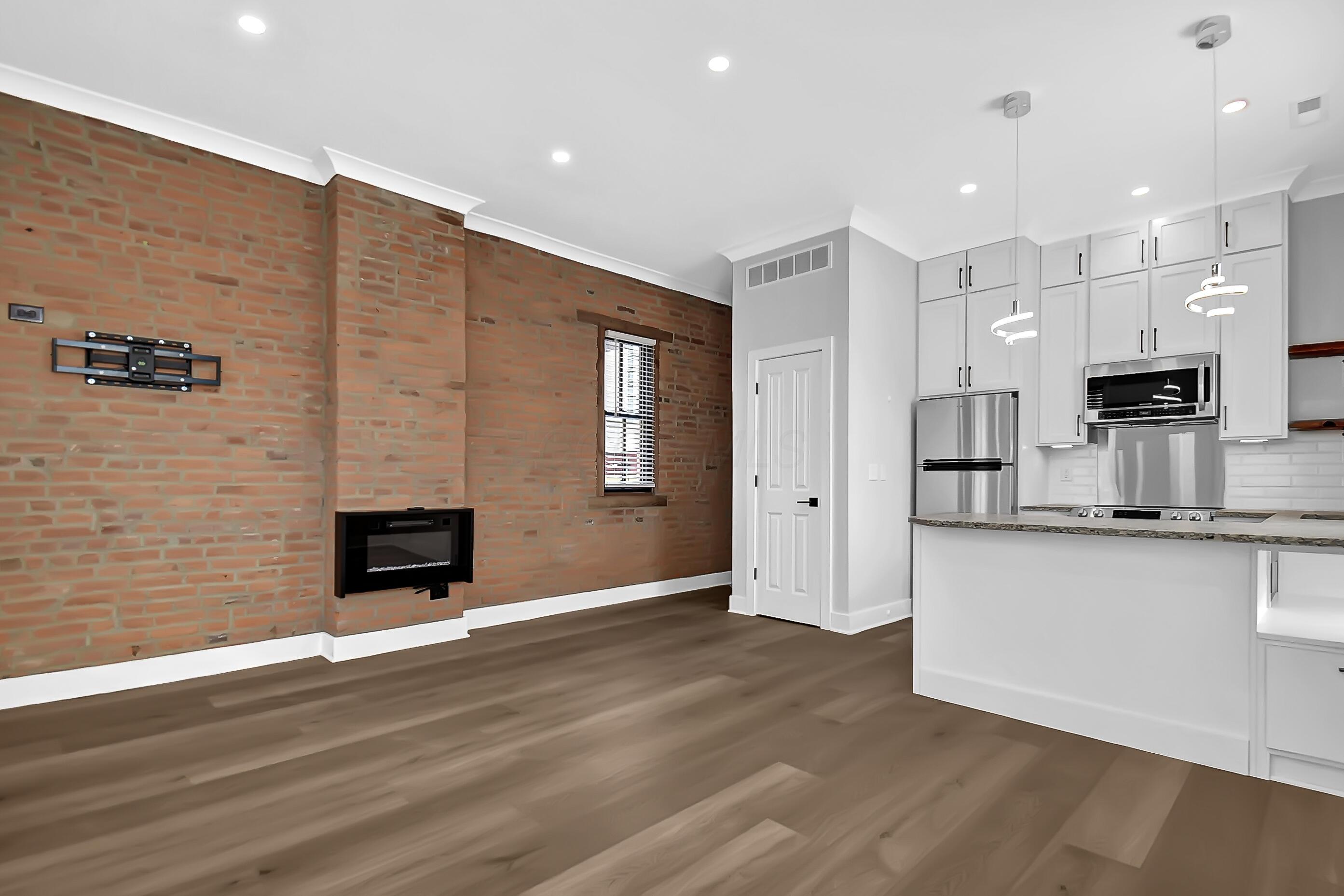 88 W Frankfort Street